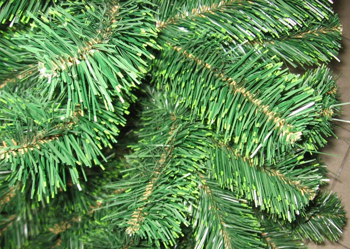 Ветки искусственной елки с зелеными концами
